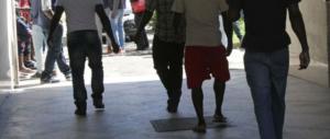 “Ti uccido”: senegalese minaccia l’operatrice al centro d’accoglienza e ferisce un agente