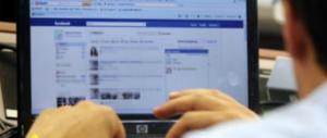 «Sei stato spiato»: da oggi Facebook notifica agli utenti l’abuso dei dati
