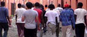 Ragazzini migranti sfruttati: l’altro business della coop dell’accoglienza