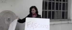 La Boldrini aizza lo scontro: «Il fascismo non muore mai. Fermiamolo» (video)