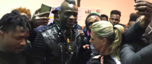 La nuova vita di Balotelli. Da “bad boy” a testimonial dei migranti (video)