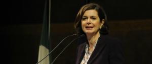 Laura Boldrini allunga la lista dei “nemici dei migranti”: tutti colpevoli