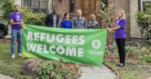 Una manifestazione della Ong Oxfam contro Trump