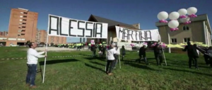 Cisterna di Latina, lacrime e rabbia nell’ultimo addio alle piccole Alessia e Martina