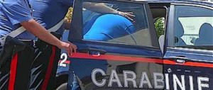 Immigrazione violenta, algerino rapina e terrorizza 2 inglesi: le urla richiamano gli agenti
