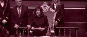 Casellati: «Abbassate i toni, le parole sono come pietre. Ma le banche…»