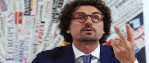 Il flirt M5S-Pd non è più clandestino. Toninelli lo ammette, i dem fanno i preziosi