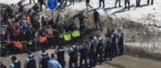 Migranti, scontri al confine tra antagonisti e francesi di Gioventù Identitaria