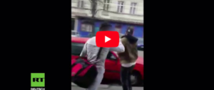 Aggressione nel centro di Berlino: arabo picchia un giovane ebreo con la cinta (video)