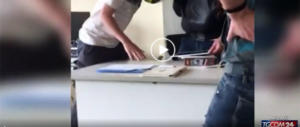 Lucca, prof colpito col casco: “Voglio il 6, comando io!” (video)