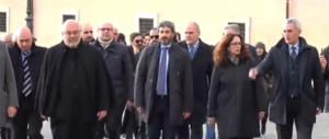 La farsa è finita: basta “passeggiate” per Fico. Domani vedrà M5S e Pd
