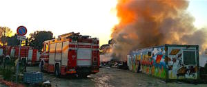 Roma, ennesimo rogo al campo rom La Barbuta: protesta Forza Italia