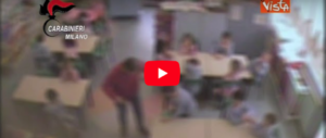 «Sei stupido» e giù botte: nei filmati la violenza della maestra di Monza (video)