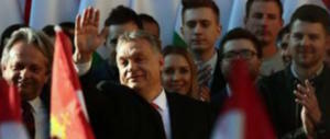 FdI con Orban, Delmastro a M5S e Lega: «Da voi solo una supercazzola»