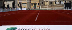 Campi di tennis a Piazza del Popolo, Raggi presa a “pallate”