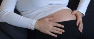 Botte e pugni alla compagna incinta di 20 settimane. E lei perde il bimbo