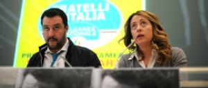 I rom aggrediscono i poliziotti. Salvini e Meloni: «Vanno sbattuti in galera»