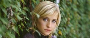 «Reclutava donne per fare sesso in una setta», attrice di Smallville nei guai