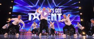 Al talent in sedia a rotelle dopo la strage di Manchester, giudici in lacrime (video)