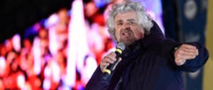Beppe Grillo cerca di salvare la faccia a Di Maio. E parla “imitando” Salvini