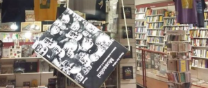 Libro di Mussolini a testa in giù, la squallida trovata di una libreria: è polemica