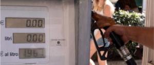Benzina sempre più cara, in arrivo altri aumenti: ecco quanto ci costerà un pieno