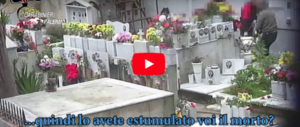 Esumavano cadaveri per rivendere il posto: truffa horror al cimitero (video)