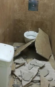 Il bagno degli Uffizi dove è avvenuto il crollo