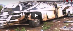 Carambola mortale tra bus, trattore e tir: almeno 40 morti in Uganda (video)