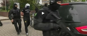 Attentato di Parigi, la polizia cerca i complici. Primi arresti a Strasburgo (video)