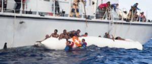 Migranti, Lite online Salvini-Ong: «Non metterete più piede in Italia»