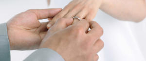 A 96 anni chiede il divorzio: la sposina (41 anni in meno) pensava già al funerale