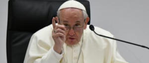 Papa Francesco alle suore: «Mordetevi la lingua. Non sparlate e non litigate»