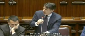 Conte ribadisce: avanti tutta su Ue, migranti e flat tax. Gazzarra in aula del Pd