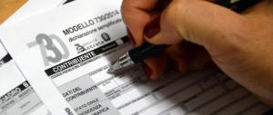 Gli italiani spendono 100 miliardi più di quanto dichiarano: ecco la base per la Flat tax