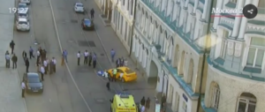 Paura a Mosca: taxi sulla folla, 8 persone travolte