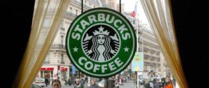 Ma Almirante si sarebbe messo in fila da Starbucks? La destra e il caffè populista