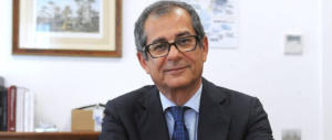 Tria prova a raffreddare lo spread: «L’euro non è in discussione»