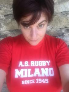 Cecilia Strada, figlia di Gino Strada, si è creata un curriculum coi migranti. Non poteva mancare la sua adesione. Anche lei si è scattata un selfie accattivante, ma cosa c'entra il rugby? 