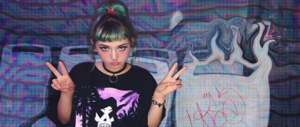 La figlia di Asia Argento vandalizza i bus Atac e si vanta via social: piovono insulti