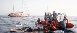 Testimoni smentiscono Open Arms: «Quando siamo andati via in mare non c’era nessuno»