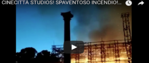 Sogni in fumo. Cinecittà brucia nella notte: le fiamme divorano il set di Roma antica (VIDEO)