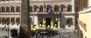 “Bye bye vitalizi”. Di Maio festeggia e annuncia: «Ora tocca alle pensioni d’oro»
