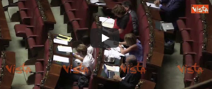 Aula deserta per il Dl dignità. E Di Maio fa gli scongiuri: «Non servirà la fiducia» (video)