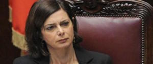 «I migranti a casa della Boldrini», sindaco a processo per il post sull’ex presidentessa
