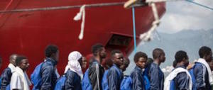 Conte e Salvini, l’ultimatum: «O accordo Ue o i migranti resteranno sulle navi»