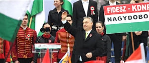 Orban lancia il fronte anti-clandestini per le europee: riportiamoli in Africa
