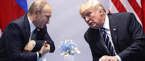 Trump invita Putin negli Usa e Mosca «apre»: dopo Helsinki è luna di miele