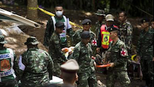 Thailandia, ragazzi intrappolati nella grotta: deviati due torrenti