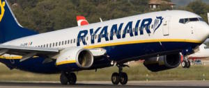 Batosta sui bagagli a mano, Ryanair denunciata: «Tutelare i passeggeri»